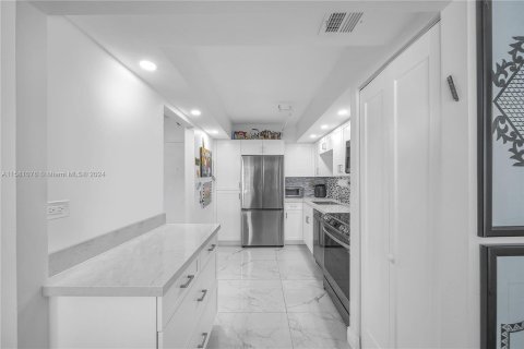 Condo in Aventura, Florida, 2 bedrooms  № 1160067 - photo 11