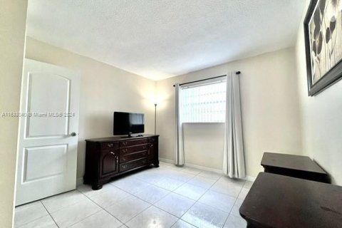 Copropriété à vendre à Hollywood, Floride: 2 chambres, 60.39 m2 № 1293671 - photo 17