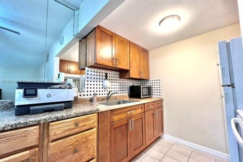 Condo in Hollywood, Florida, 2 bedrooms  № 1293671 - photo 11