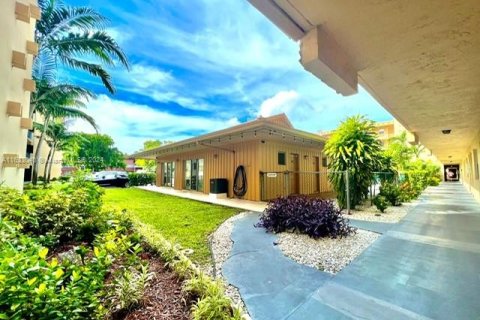 Copropriété à vendre à Hollywood, Floride: 2 chambres, 60.39 m2 № 1293671 - photo 24