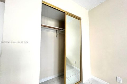 Condo in Hollywood, Florida, 2 bedrooms  № 1293671 - photo 21