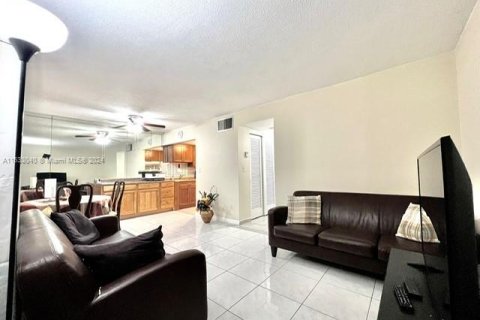 Copropriété à vendre à Hollywood, Floride: 2 chambres, 60.39 m2 № 1293671 - photo 6