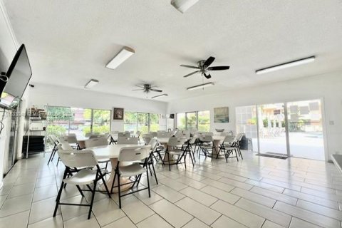 Copropriété à vendre à Hollywood, Floride: 2 chambres, 60.39 m2 № 1293671 - photo 23