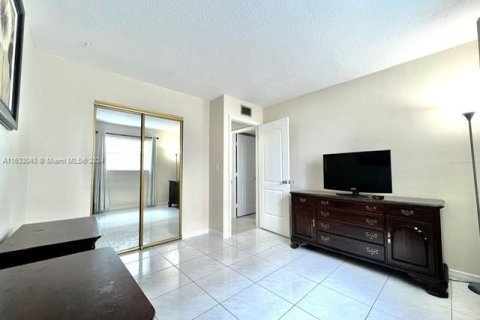 Copropriété à vendre à Hollywood, Floride: 2 chambres, 60.39 m2 № 1293671 - photo 16