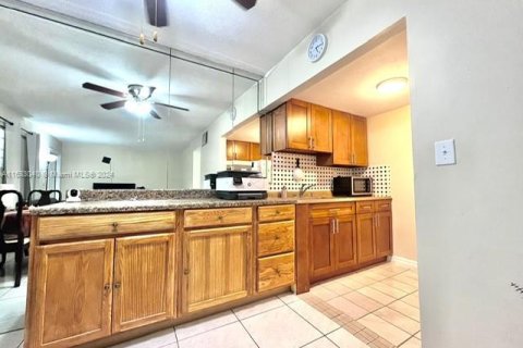 Condo in Hollywood, Florida, 2 bedrooms  № 1293671 - photo 9