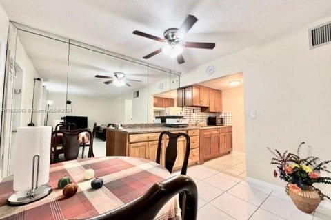 Copropriété à vendre à Hollywood, Floride: 2 chambres, 60.39 m2 № 1293671 - photo 8