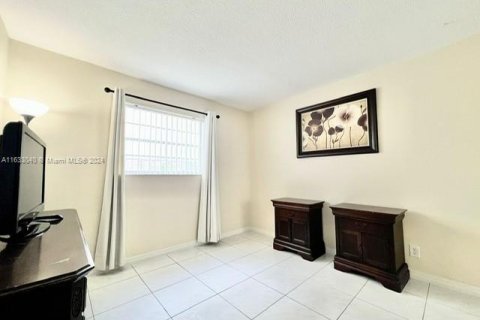 Copropriété à vendre à Hollywood, Floride: 2 chambres, 60.39 m2 № 1293671 - photo 15