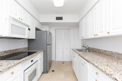 Condo in Aventura, Florida, 2 bedrooms  № 1417119 - photo 11