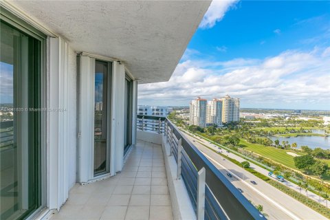 Condo in Aventura, Florida, 2 bedrooms  № 1417119 - photo 19