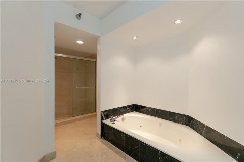 Condo in Aventura, Florida, 2 bedrooms  № 1417119 - photo 26