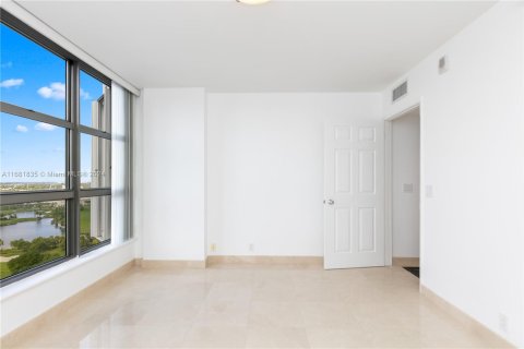 Condo in Aventura, Florida, 2 bedrooms  № 1417119 - photo 17