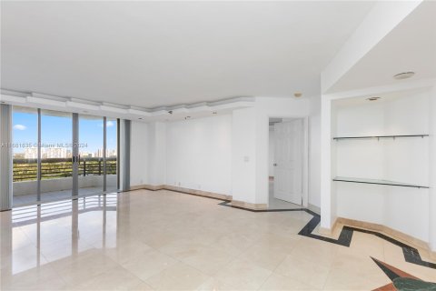 Condo in Aventura, Florida, 2 bedrooms  № 1417119 - photo 8