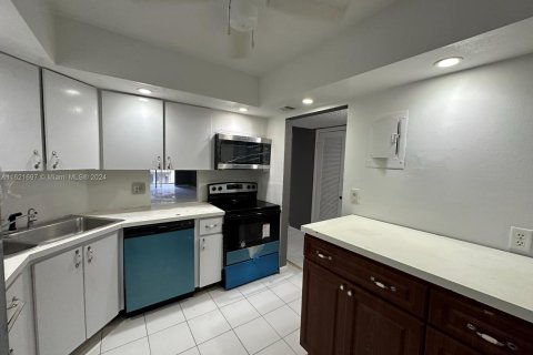 Condo in Lauderhill, Florida, 2 bedrooms  № 1242524 - photo 12