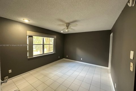 Copropriété à vendre à Lauderhill, Floride: 2 chambres, 111.48 m2 № 1242524 - photo 27