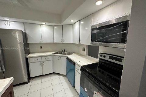 Condominio en venta en Lauderhill, Florida, 2 dormitorios, 111.48 m2 № 1242524 - foto 24