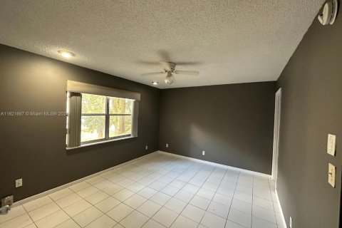 Copropriété à vendre à Lauderhill, Floride: 2 chambres, 111.48 m2 № 1242524 - photo 28