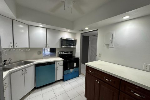 Condo in Lauderhill, Florida, 2 bedrooms  № 1242524 - photo 11