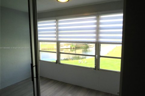 Copropriété à vendre à Sunrise, Floride: 1 chambre, 59.46 m2 № 1375787 - photo 2