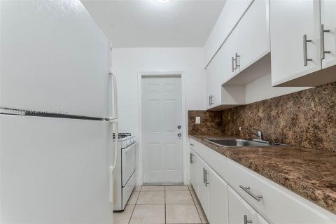 Apartamento en alquiler en Miami Beach, Florida, 2 dormitorios № 1375788 - foto 2