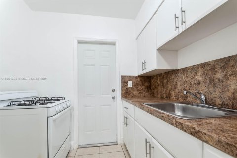 Apartamento en alquiler en Miami Beach, Florida, 2 dormitorios № 1375788 - foto 3