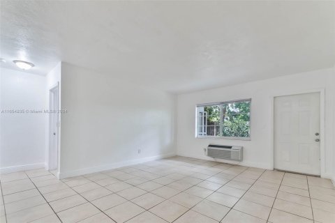 Apartamento en alquiler en Miami Beach, Florida, 2 dormitorios № 1375788 - foto 4