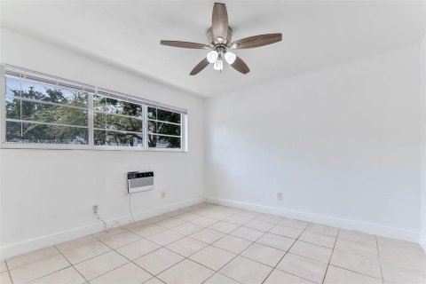 Apartamento en alquiler en Miami Beach, Florida, 2 dormitorios № 1375788 - foto 12