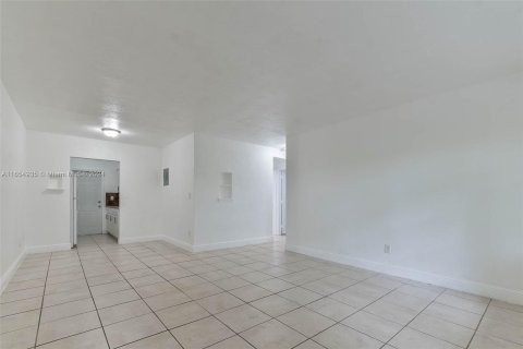 Apartamento en alquiler en Miami Beach, Florida, 2 dormitorios № 1375788 - foto 13