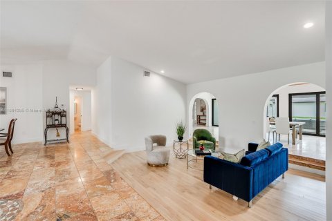 Villa ou maison à vendre à Miami, Floride: 8 chambres, 512.73 m2 № 1375736 - photo 8