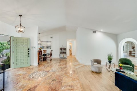 Casa en venta en Miami, Florida, 8 dormitorios, 512.73 m2 № 1375736 - foto 7