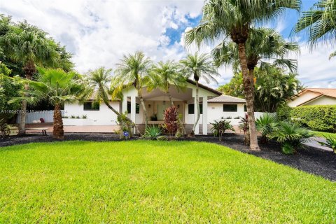 Villa ou maison à vendre à Miami, Floride: 8 chambres, 512.73 m2 № 1375736 - photo 1