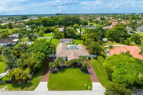 Villa ou maison à vendre à Miami, Floride: 8 chambres, 512.73 m2 № 1375736 - photo 2