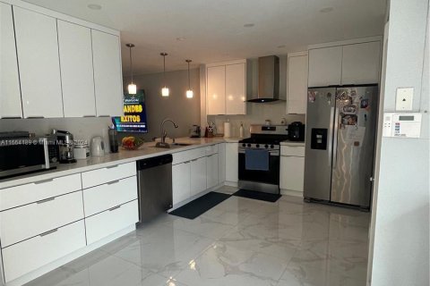 Casa en venta en Miami, Florida, 3 dormitorios, 148.09 m2 № 1375735 - foto 10