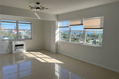 Condominio en venta en North Bay Village, Florida, 1 dormitorio, 68.56 m2 № 751700 - foto 21