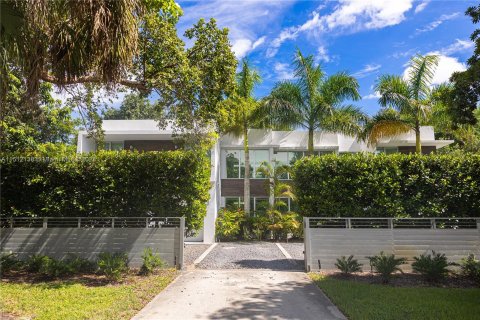 Villa ou maison à vendre à South Miami, Floride: 5 chambres, 332.22 m2 № 942579 - photo 4