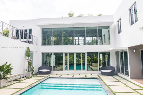 Casa en venta en South Miami, Florida, 5 dormitorios, 332.22 m2 № 942579 - foto 1