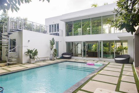Villa ou maison à vendre à South Miami, Floride: 5 chambres, 332.22 m2 № 942579 - photo 3