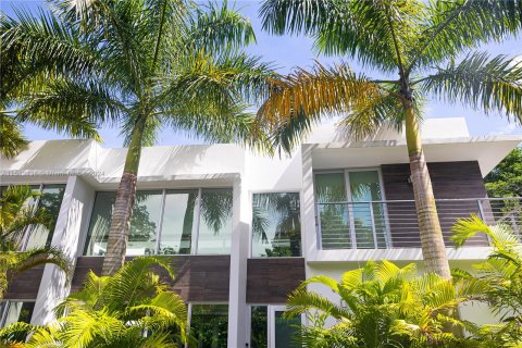 Villa ou maison à vendre à South Miami, Floride: 5 chambres, 332.22 m2 № 942579 - photo 5