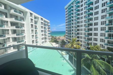 Copropriété à louer à Miami Beach, Floride: 2 chambres, 95.69 m2 № 61883 - photo 11