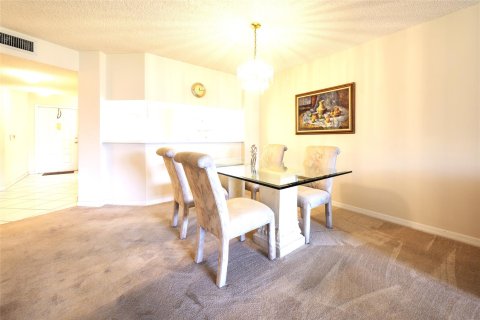 Condo in Sunrise, Florida, 2 bedrooms  № 1208604 - photo 10