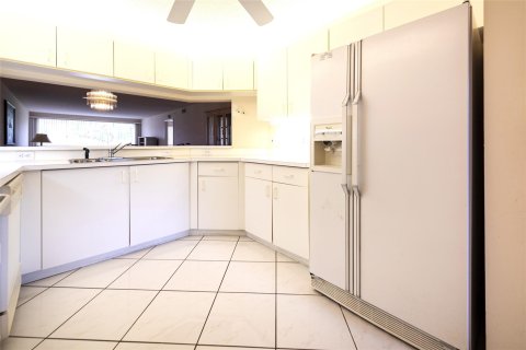 Condo in Sunrise, Florida, 2 bedrooms  № 1208604 - photo 17