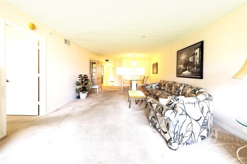 Condo in Sunrise, Florida, 2 bedrooms  № 1208604 - photo 14