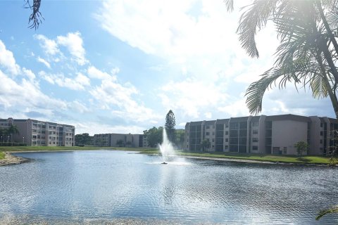 Condo in Sunrise, Florida, 2 bedrooms  № 1208604 - photo 1