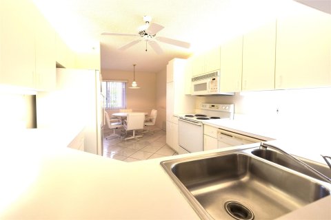 Condo in Sunrise, Florida, 2 bedrooms  № 1208604 - photo 16