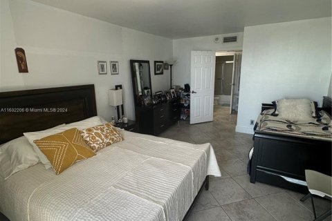 Copropriété à vendre à Sunny Isles Beach, Floride: 2 chambres, 126.07 m2 № 1220736 - photo 14