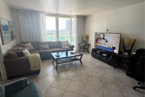 Copropriété à vendre à Sunny Isles Beach, Floride: 2 chambres, 126.07 m2 № 1220736 - photo 2