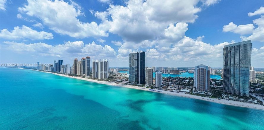 Condo in Sunny Isles Beach, Florida, 3 bedrooms  № 1221019