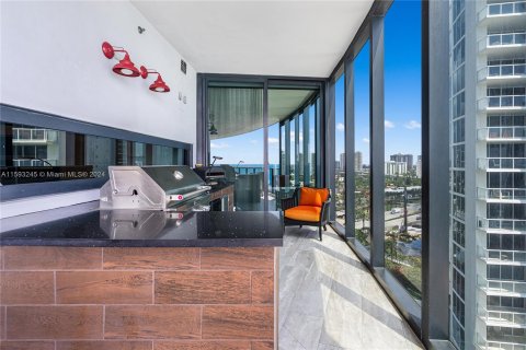 Condo in Sunny Isles Beach, Florida, 3 bedrooms  № 1221019 - photo 16