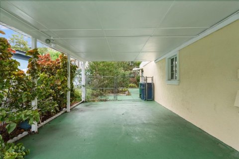 Villa ou maison à vendre à Tampa, Floride: 2 chambres, 147.16 m2 № 1403336 - photo 17