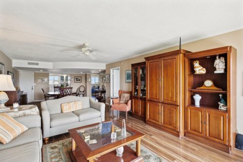 Condo in Lake Park, Florida, 2 bedrooms  № 1100150 - photo 8