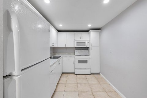 Copropriété à vendre à Deerfield Beach, Floride: 2 chambres, 96.62 m2 № 1228630 - photo 12